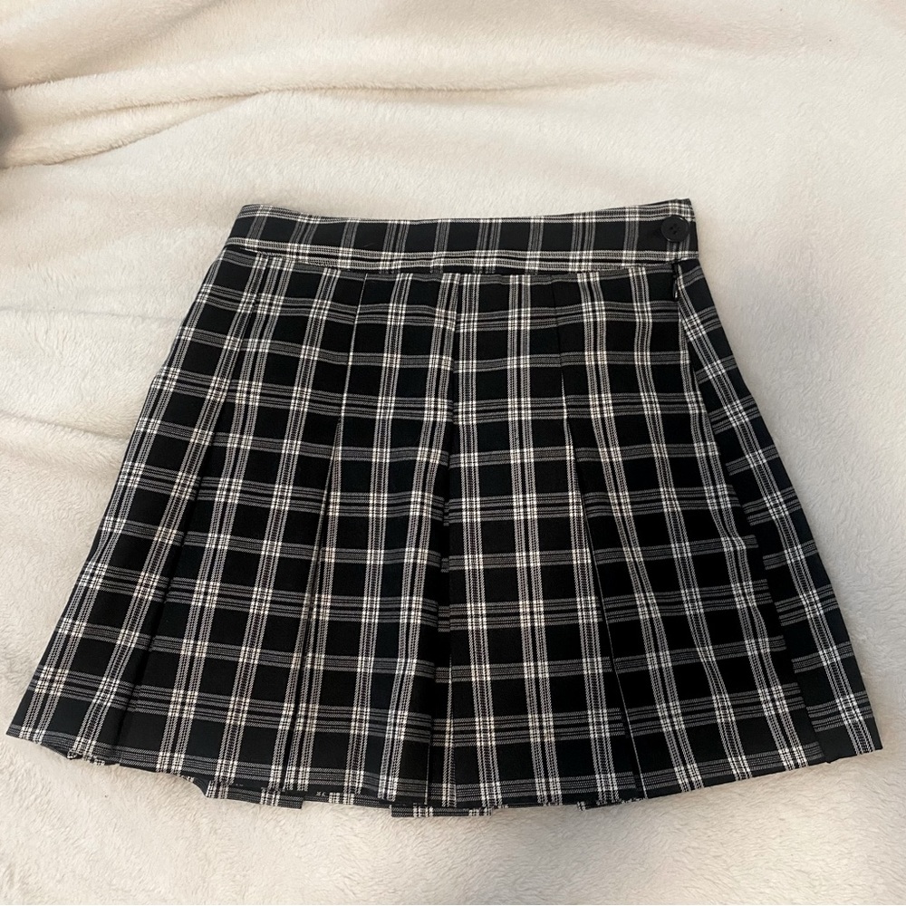 Black plaid pleated skirt